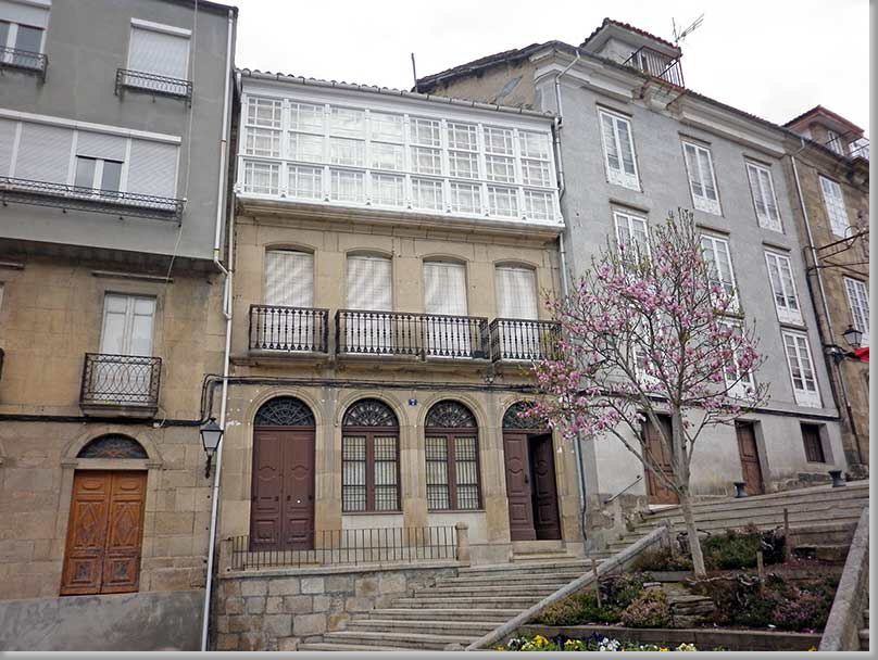 Edificio real con galería, referencia 751
